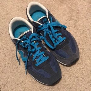 New balance tennis shoes